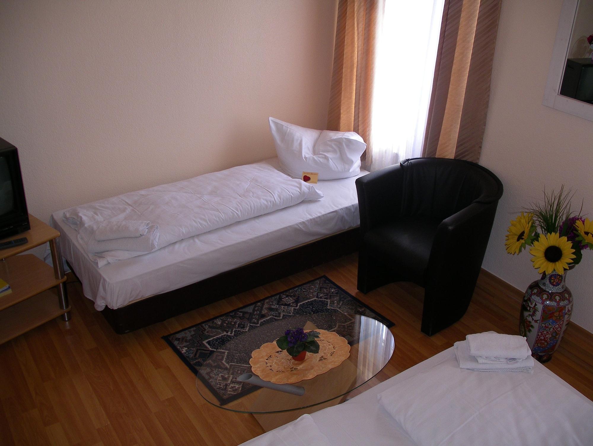 Hotel garni Djaran Offenbach am Main Buitenkant foto
